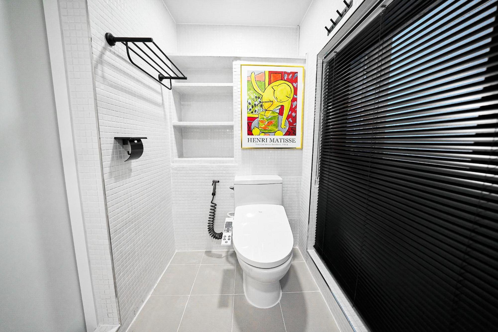F9 Tailored Service Near Hongik Univ Station