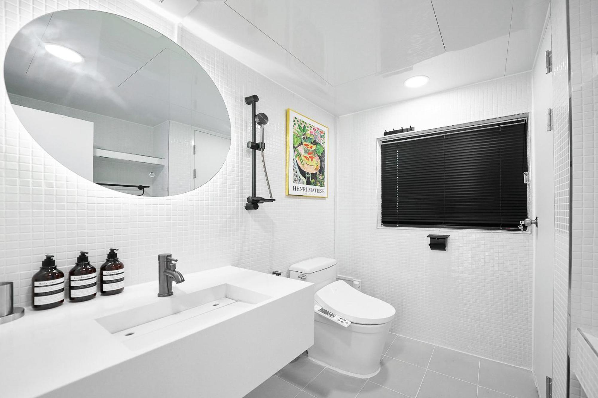 F9 Tailored Service Near Hongik Univ Station * Seoul