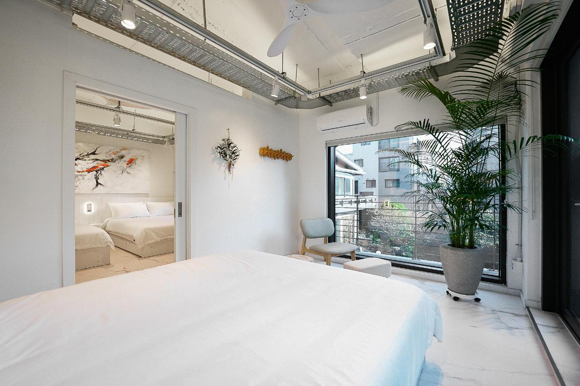 F9 Tailored Service Near Hongik Univ Station Seoul