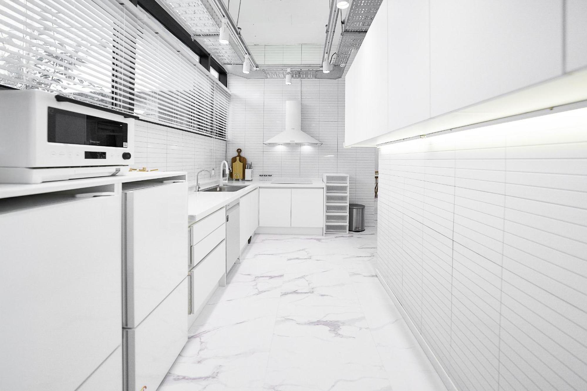 F9 Tailored Service Near Hongik Univ Station * Seoul