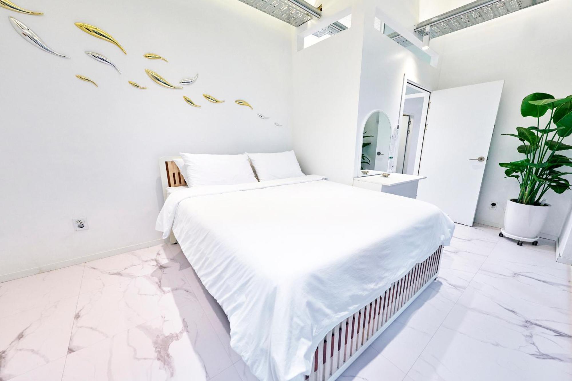 F9 Tailored Service Near Hongik Univ Station *