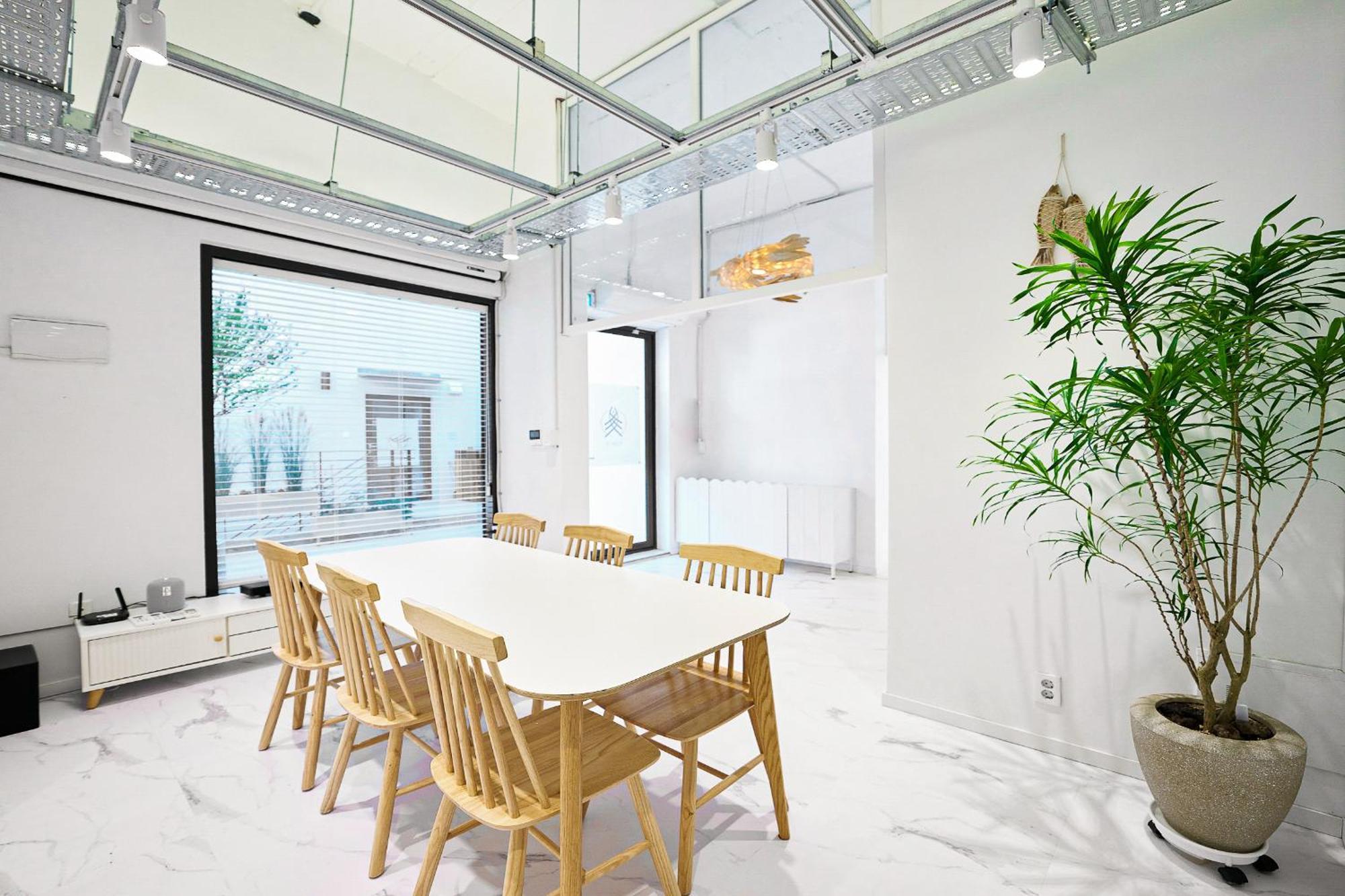 F9 Tailored Service Near Hongik Univ Station