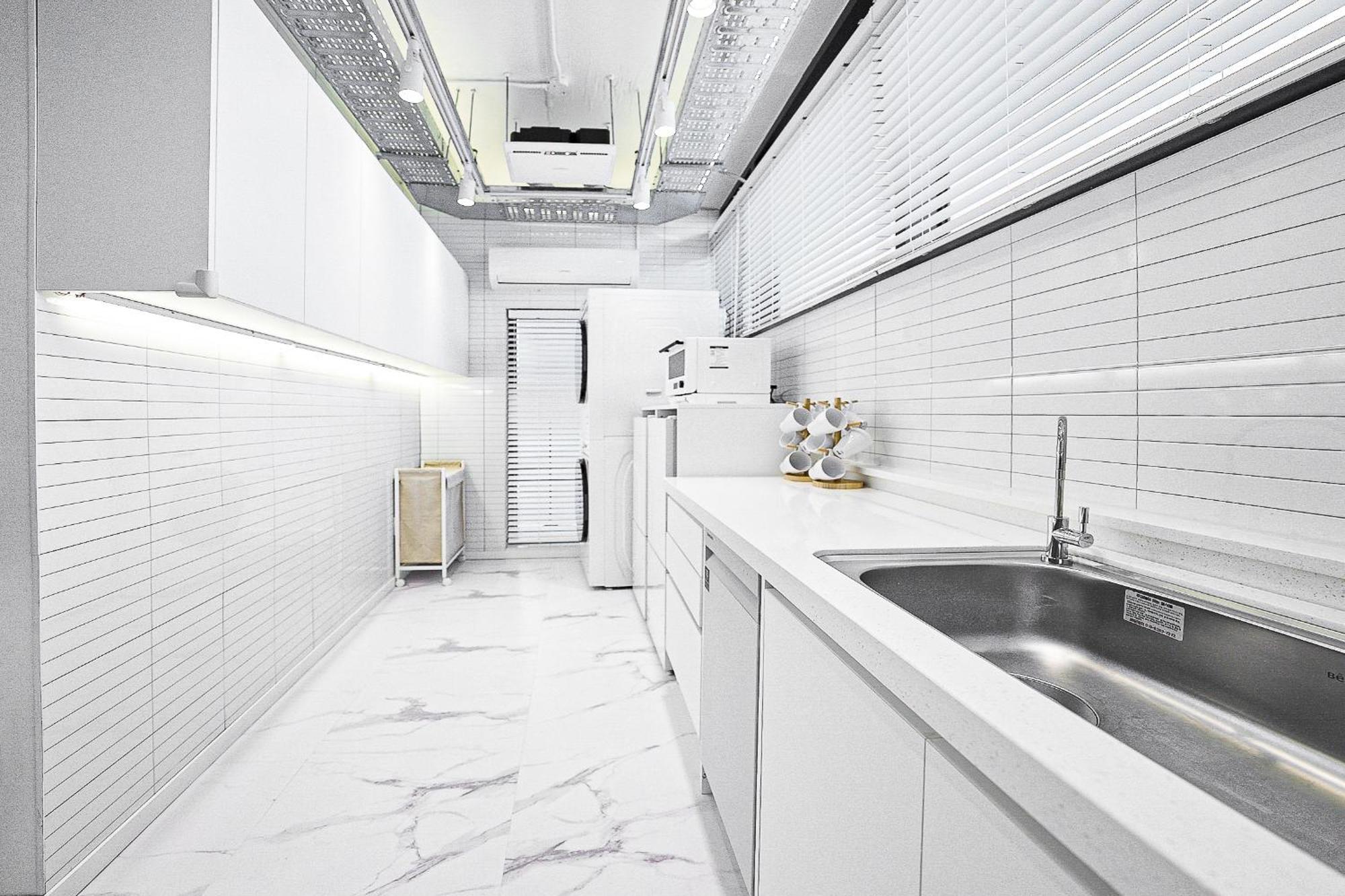 F9 Tailored Service Near Hongik Univ Station *