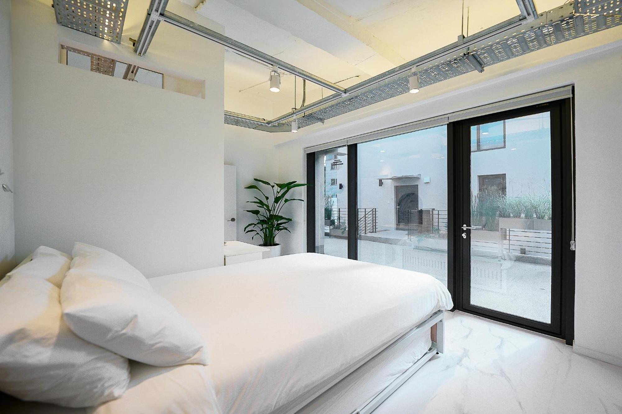 F9 Tailored Service Near Hongik Univ Station *